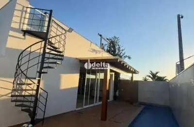 Casa residencial em condomínio com 4 suítes disponível para locação no bairro shopping park em uberlândia - mg.
