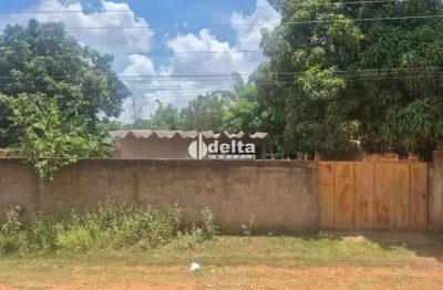 Terreno disponível para venda no bairro Morada Nova em Uberlândia - MG.