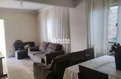 Casa residencial com 3 quartos sendo 1 suíte disponível para venda no bairro luizote de freitas em uberlândia - mg.