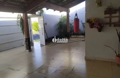 Casa residencial com 3 quartos sendo 1 suíte disponível para venda no bairro jardim europa em uberlândia-mg
