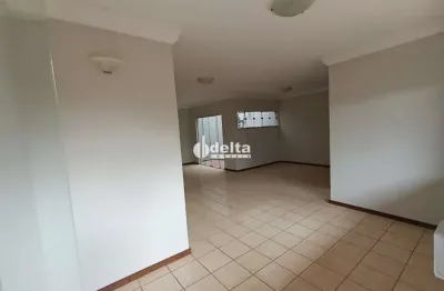 Casa residencial com 3 suítes disponível para venda no bairro Morada da Colina em Uberlândia - MG.