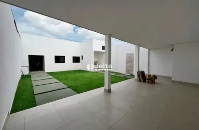 Casa residencial com 3 quartos sendo 1 suíte disponível para locação no bairro Laranjeiras em Uberlândia-MG