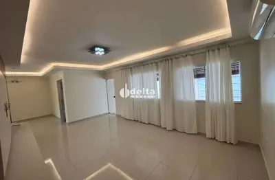 Casa com 03 quartos, sendo 01 suíte disponível para locação no bairro Bosque dos Buritis em Uberlândia-MG