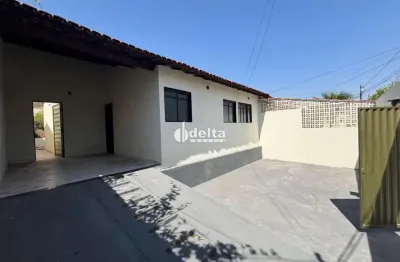 Casa em condomínio com 3 quartos sendo 1 suíte disponível para venda no bairro Osvaldo Rezende em Uberlândia-MG