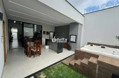 Casa residencial com 3 suíte disponível para venda no bairro Aclimação em Uberlândia-MG