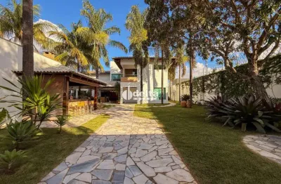 Casa residencial com 4 quartos sendo 3 suíte disponível para venda no bairro Jardim Karaíba em Uberlândia-MG