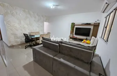 Casa residencial com 2 quartos sendo 1 suíte disponível para venda no bairro Jardim Espanha em Uberlândia-MG