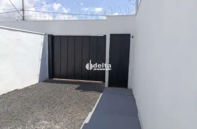 Casa residencial com 2 quartos sendo 1 suíte disponível para venda no bairro Laranjeiras em Uberlândia-MG