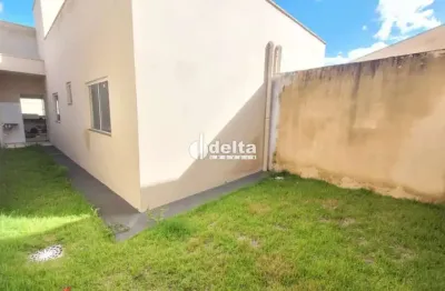 Casa residencial com 2 quartos sendo 1 suíte disponível para venda no bairro Jardim Canaã em Uberlândia-MG