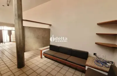Casa comercial disponível para locação e venda no bairro Nossa Senhora Aparecida em Uberlândia-MG