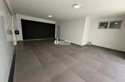 Casa residencial com 3 suítes disponível para locação no bairro Daniel Fonseca em Uberlândia-MG
