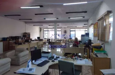 Oportunidade - prédio com loja e sobre loja com entrada independente e garagem para 3 carros - todo em lage