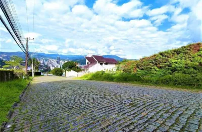 Lindo terreno, com vista maravilhosa do centro e das montanhas de blumenau