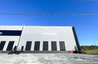Galpão com aproximadamente 1.291,08m² para locação em navegantes i cadore imóveis