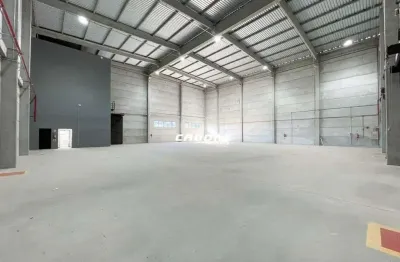 Galpão com aproximadamente 762,36m² para locação em Navegantes I Cadore Imóveis