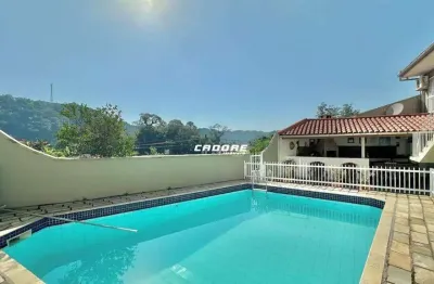 Linda casa com piscina a venda no bairro progresso !!