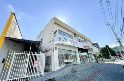 Apartamento com 3 quartos para alugar no Garcia, Blumenau 