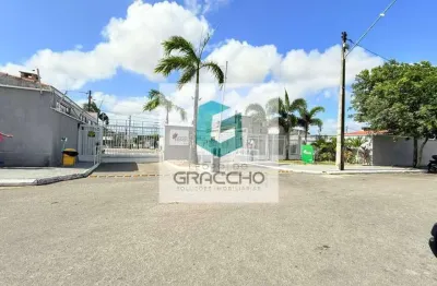 Casa no condomínio jardim das rosas no bairro pedras por r$215.000