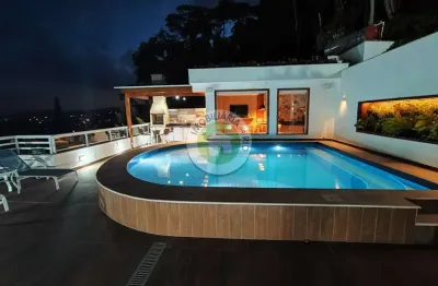 Imponente casa de luxo em condomínio de piratininga, niterói-rj: 6 quartos, 5 suítes, 4 banheiros, 2 vagas e 900m² de área.