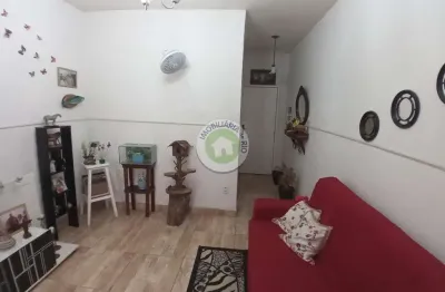 Apartamento térreo gradeado reformado e mobiliado à venda