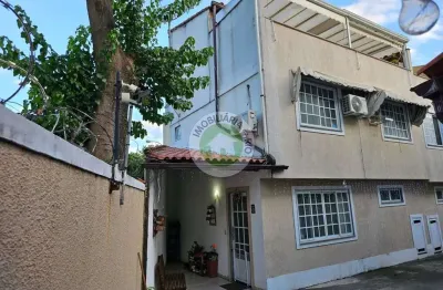 Casa à venda em jacarepaguá-rj: 2 quartos, 2 suítes, 1 sala, 4 banheiros, 1 vaga de garagem, 140m² de área.