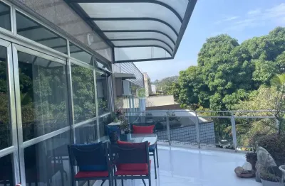 Imperdível cobertura à venda na barra da tijuca - rj: 4 quartos, 2 suítes, 2 salas, 5 banheiros, 3 vagas e 215m² de luxo!