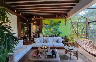 Bucólica casa tríplex de 5 quartos no meio da mata atlântica!