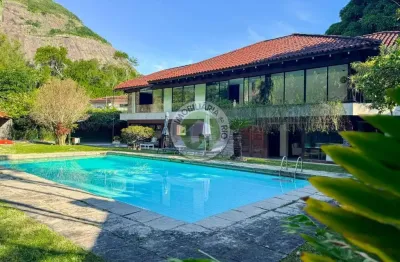 Imóvel de luxo com 4 quartos e 4 suítes, 7 banheiros e 5 vagas de garagem na cidade de cidade] no bairro bairro].