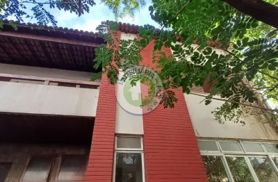 Imperdível casa à venda na lagoa, rio de janeiro-rj: 5 quartos, 3 salas, 4 banheiros, 1 vaga e 523,00 m² de área.