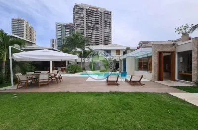 Casa de luxo na barra da tijuca - 4 quartos, 4 suítes, 8 banheiros e 4 vagas - imperdível!