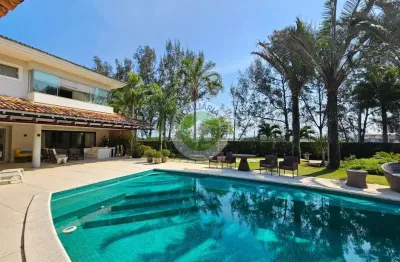 Venda de Casa de Luxo em Condomínio na Barra da Tijuca - Rio de Janeiro-RJ: 4 Quartos, 4 Suítes, 9 Banheiros, 800m².