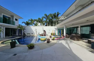 Aluguel de Casa de Alto Padrão em Condomínio na Barra da Tijuca, Rio de Janeiro - 5 Quartos, 5 Suítes, 7 Banheiros - 800m².