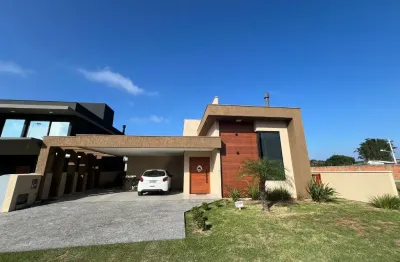 Linda casa terrea com 3 quartos, escritura publica em condominio fechado de alto padrão.