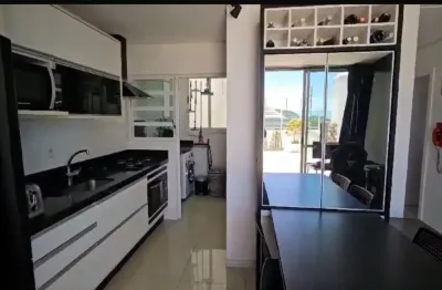 Linda cobertura com escritura pública na praia dos ingleses.