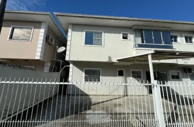 Apartamento localizado nos ingleses, próximo a todo comércio local.