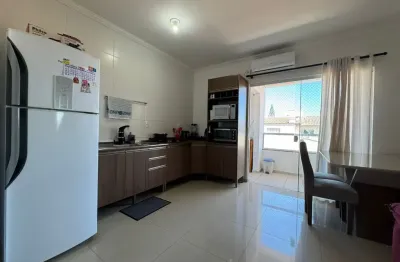 Apartamento a 800 metros da praia dos ingleses, totalmente mobiliado.