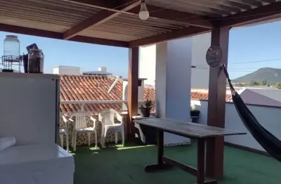 Apartamento estilo cobertura, localizado nos ingleses, com 3 quartos.
