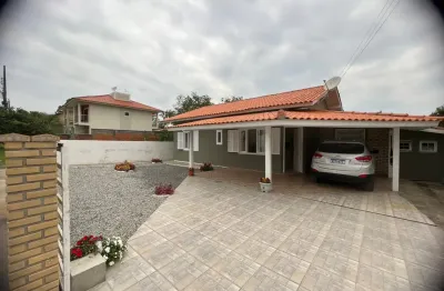 Casa com 3 quartos a venda no bairro do rio vermelho, com amplo terreno.