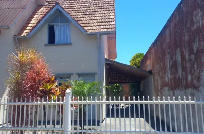 Casa  com escritura pública a venda no norte da ilha, em condominio fechado.