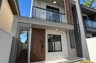 Sobrado a venda nos ingleses, com 3 quartos e fino acabamento.