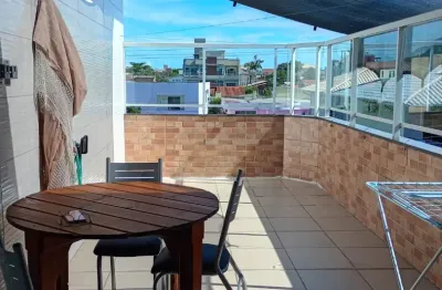 Cobertura a venda nos ingleses, mobiliada , a 1,2 km da praia .