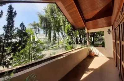 Lindíssima casa com 5 suítes no condomínio bosque imperial