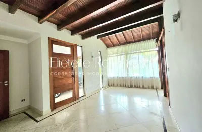 OPORTUNIDADE!!  Sobrado com 4 suítes e elevador no Cond Esplanada do Sol.