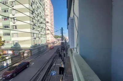 Apartamento à venda no centro de são leopoldo com 96m² de área construída, com sacada.