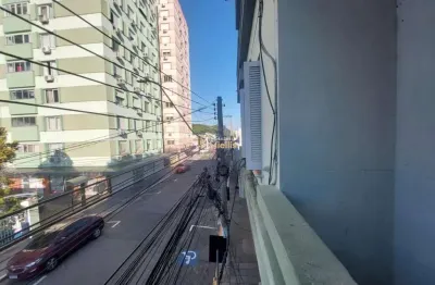 Apartamento à venda no centro de são leopoldo com 96m² de área construída, com sacada.