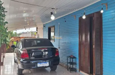 Linda casa na gaúcha, 3 dormitórios, 4 vagas de garagem, energia solar, aceita financiamento.