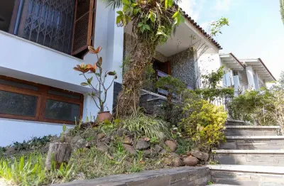 Casa com Piscina à venda no Jardim ITU- Excelente localização e ampla área de lazer!