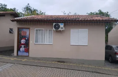 Casa com dois dormitórios em Condomínio com Piscina no condomínio Quinta das Figueiras, bairro Estalagem/ Passo do Vigário em Viamão.