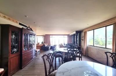 Lindo apartamento de 4 dormitórios no centro com vista para o mar