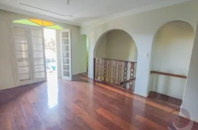 Linda casa residencial de 4 dormitórios na agronômica